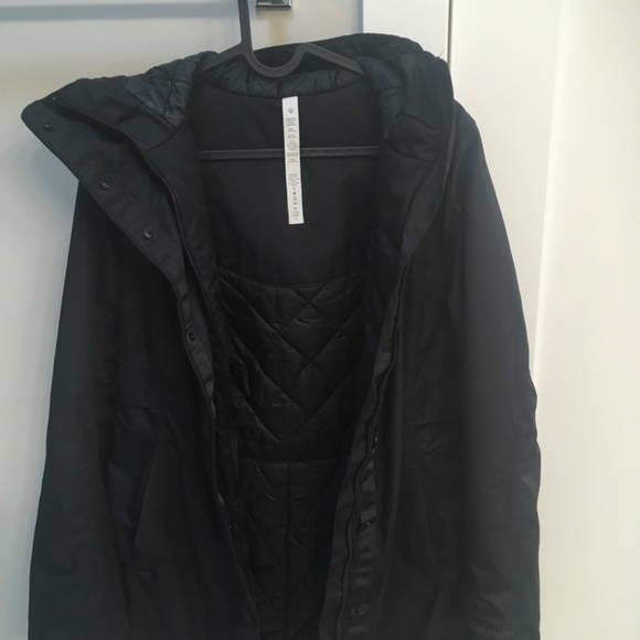 Lululemon Insulated Jacket waterproof size 4 Black RARE NEW CONDITION - Picture 9 of 11